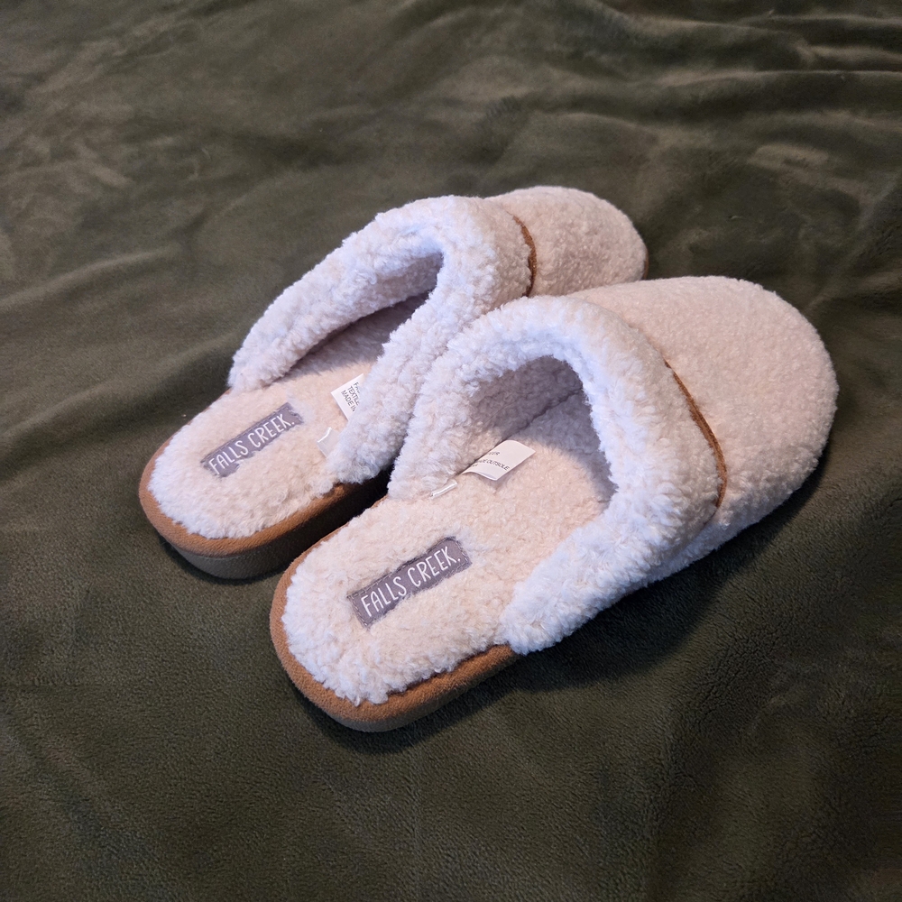 Falls Creek Cream Fuzzy Slippers